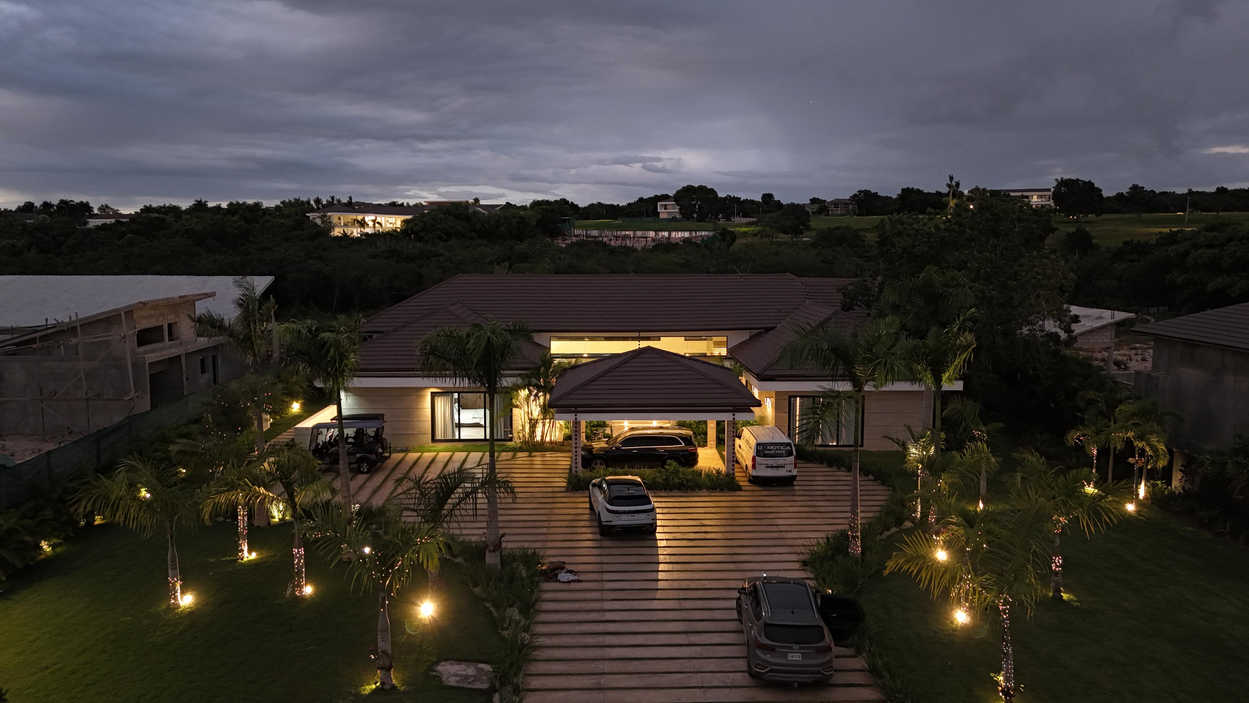 Iluminaci&oacute;n exterior del proyecto Vereda 04 en Casa de Campo, La Romana